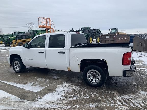 Image of Chevrolet Silverado equipment image 2