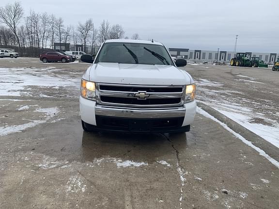 Image of Chevrolet Silverado equipment image 4