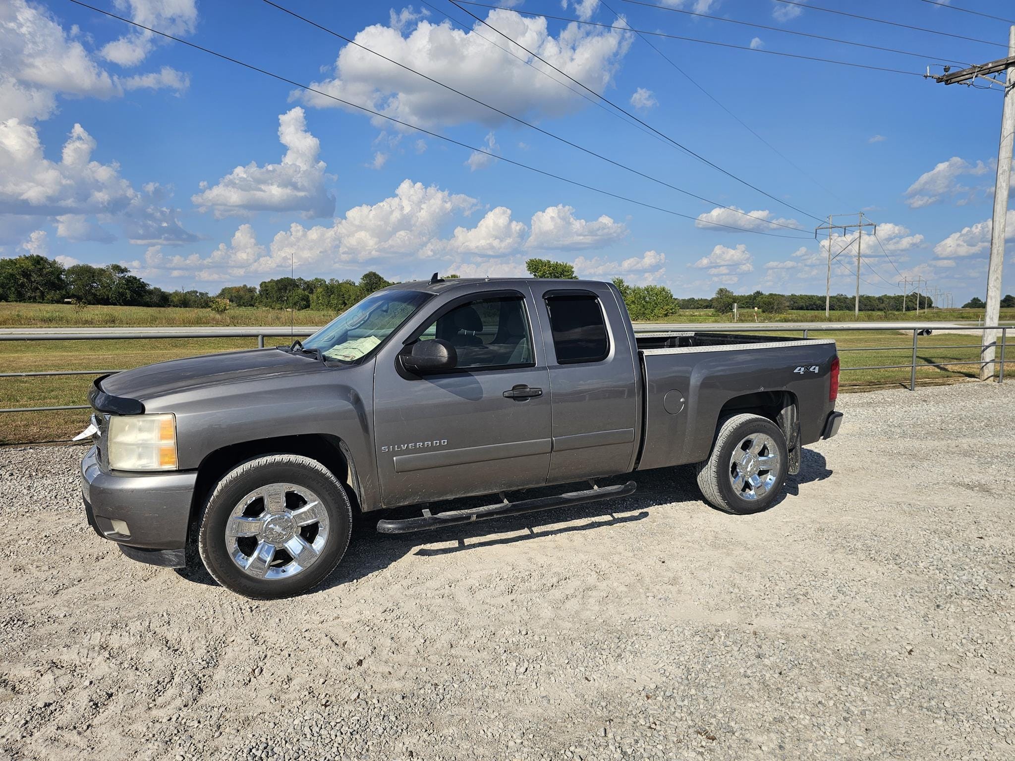 2008 Chevrolet Silverado Equipment Image0
