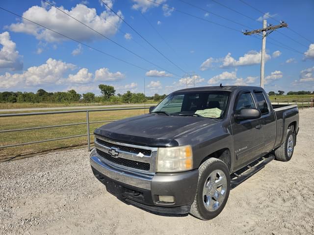 Image of Chevrolet Silverado equipment image 1