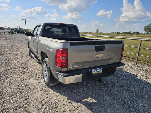 Image of Chevrolet Silverado equipment image 4