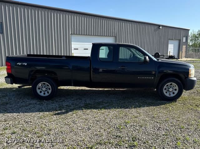 Image of Chevrolet Silverado equipment image 3