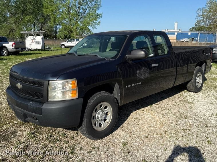 2008 Chevrolet Silverado Equipment Image0