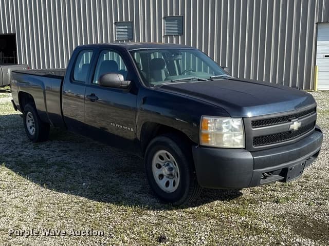 Image of Chevrolet Silverado equipment image 2