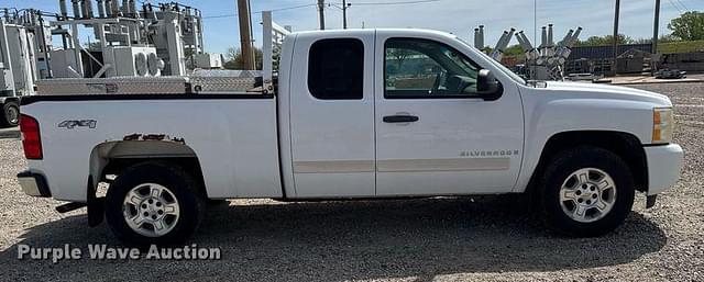 Image of Chevrolet 1500 equipment image 3