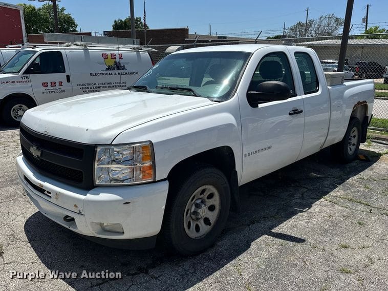 2008 Chevrolet Silverado Equipment Image0
