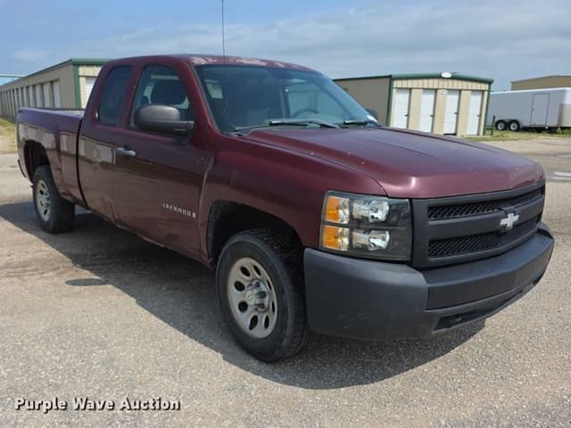Image of Chevrolet Silverado equipment image 2