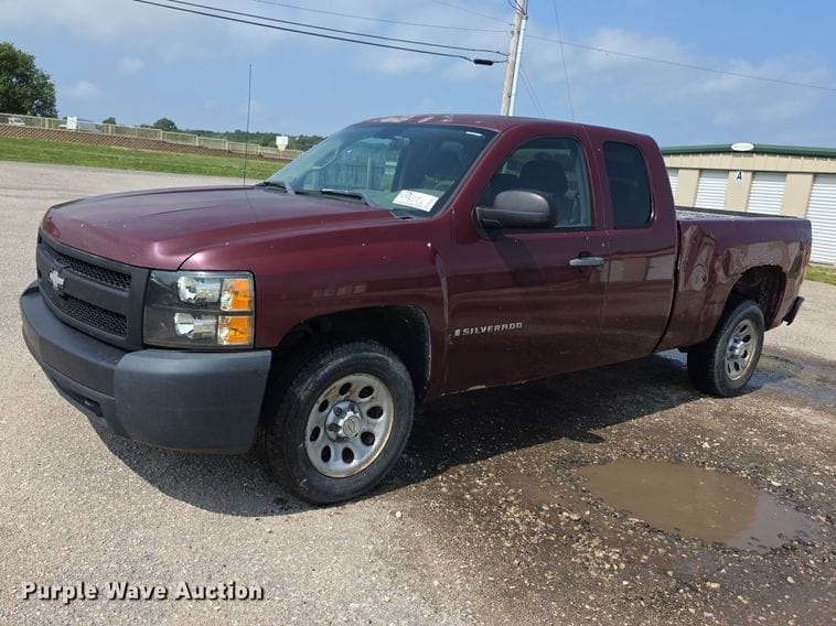 2008 Chevrolet Silverado Equipment Image0