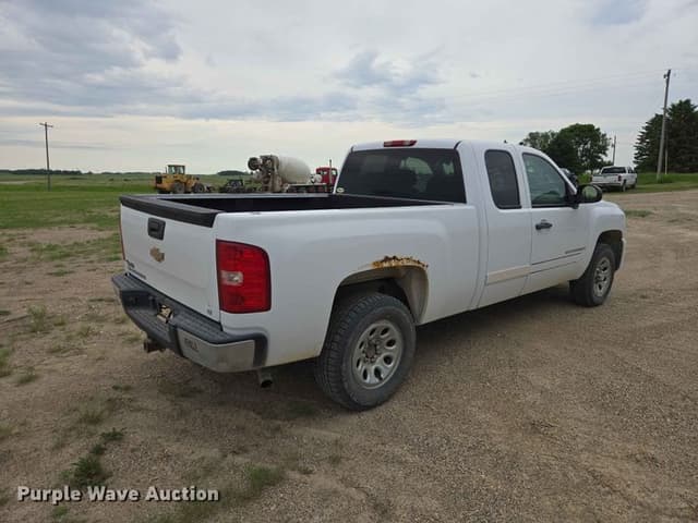 Image of Chevrolet Silverado equipment image 4