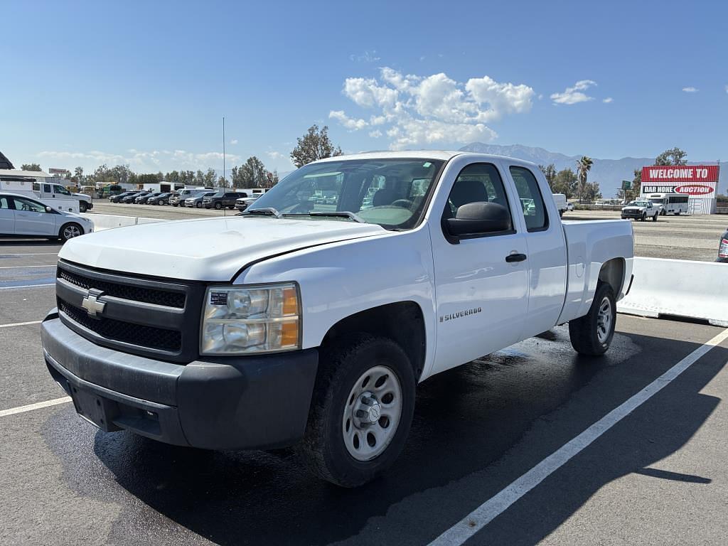 Image of Chevrolet Silverado Primary image