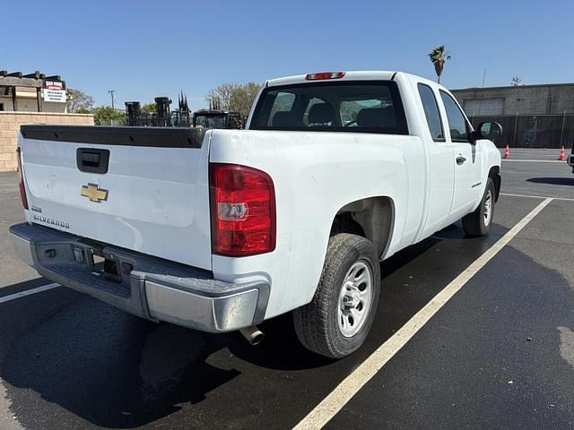Image of Chevrolet Silverado equipment image 2