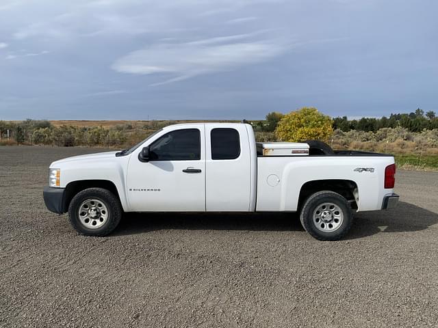 Image of Chevrolet 1500 equipment image 1