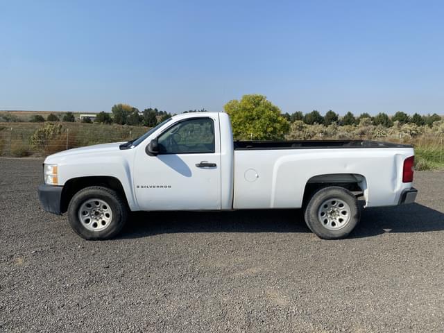 Image of Chevrolet Silverado equipment image 2