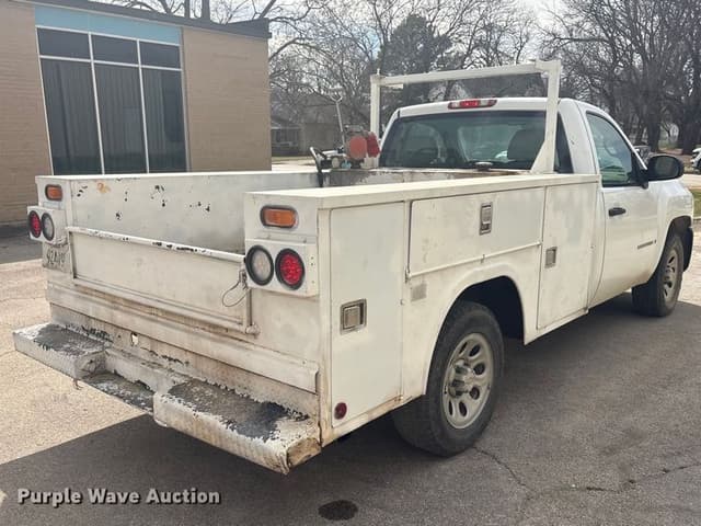 Image of Chevrolet Silverado equipment image 4