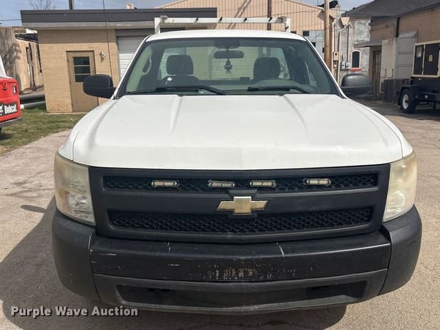 Image of Chevrolet Silverado equipment image 1