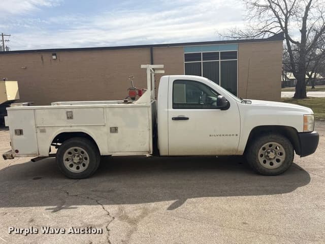 Image of Chevrolet Silverado equipment image 3