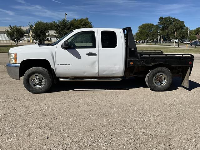 Image of Chevrolet 2500 equipment image 1