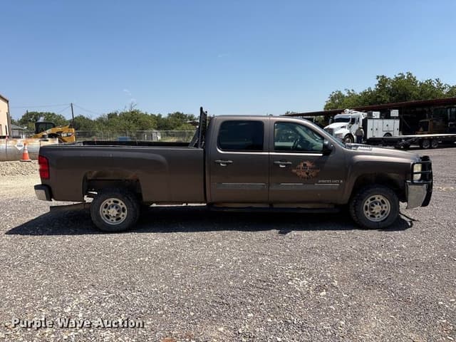 Image of Chevrolet 2500 equipment image 3