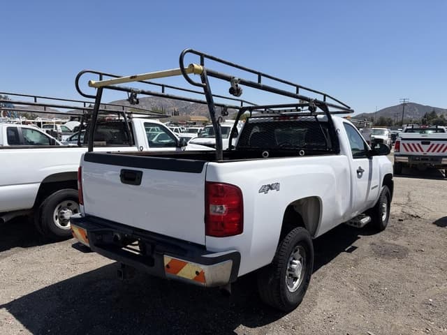 Image of Chevrolet 2500HD equipment image 2
