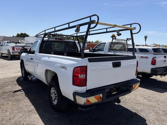 Image of Chevrolet 2500HD equipment image 3