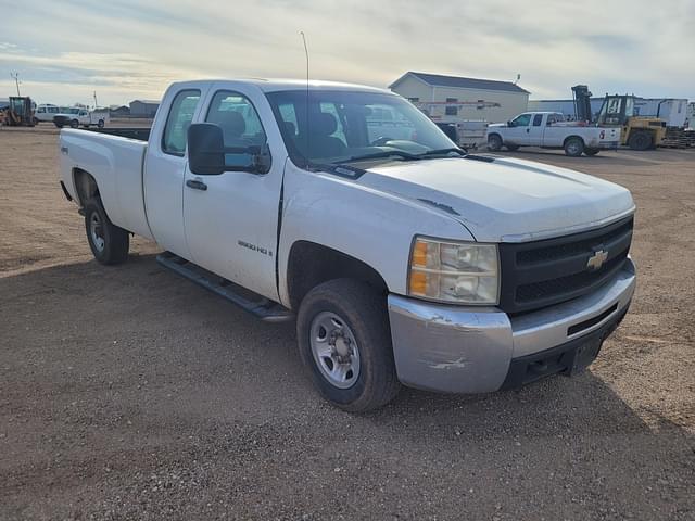 Image of Chevrolet 2500 equipment image 1