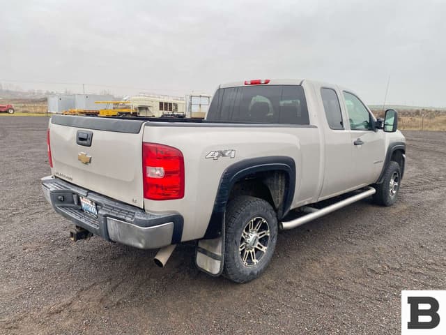 Image of Chevrolet 2500 equipment image 4