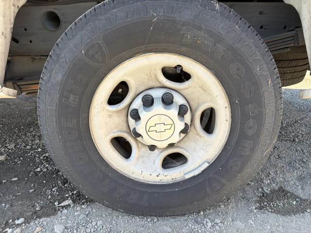 Image of Chevrolet 2500HD equipment image 4