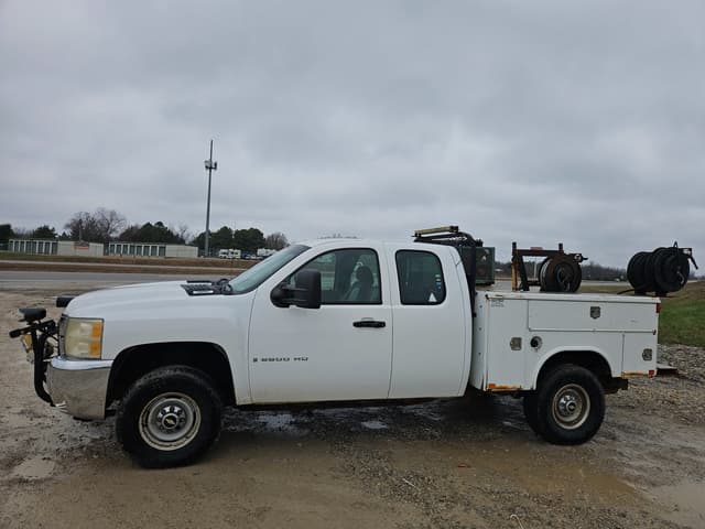 Image of Chevrolet 2500 equipment image 3
