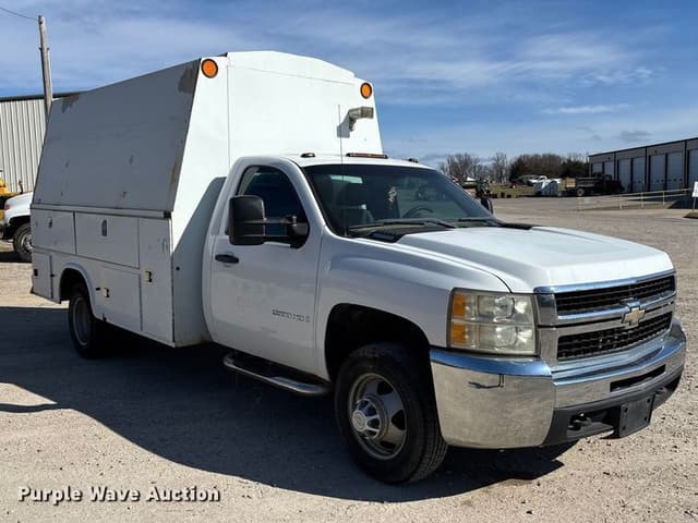 Image of Chevrolet 2500 equipment image 2