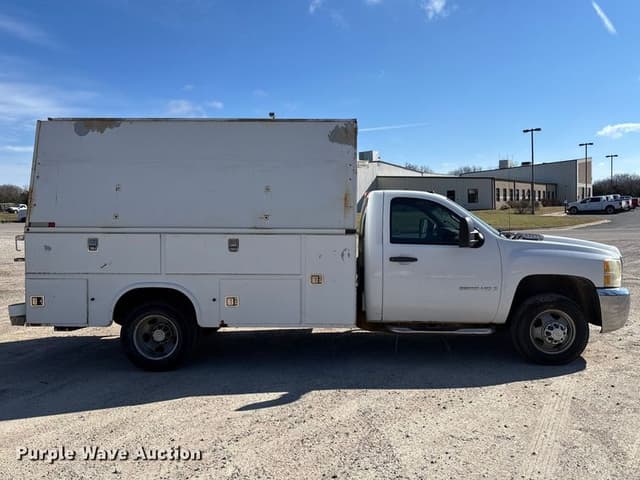 Image of Chevrolet 2500 equipment image 3