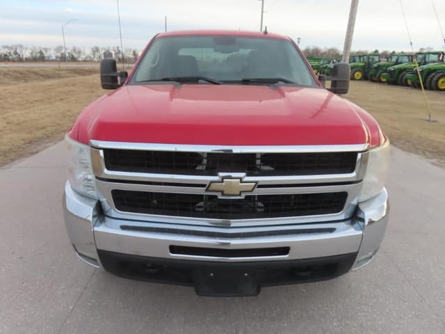 Image of Chevrolet 2500HD equipment image 2