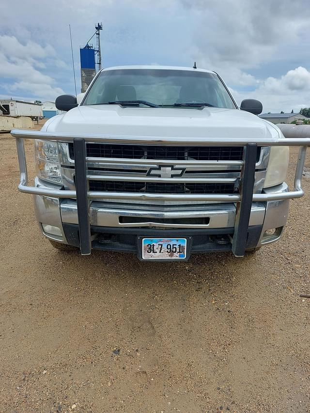 Image of Chevrolet 2500HD equipment image 2