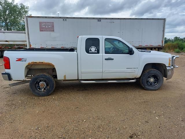 Image of Chevrolet 2500HD equipment image 3