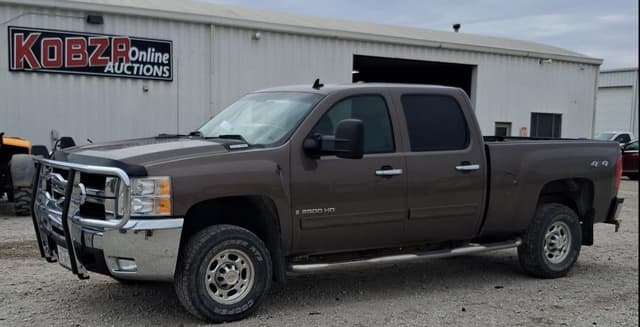 Image of Chevrolet 2500HD equipment image 2