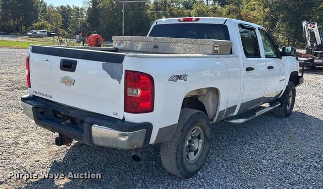 Image of Chevrolet 2500HD equipment image 4