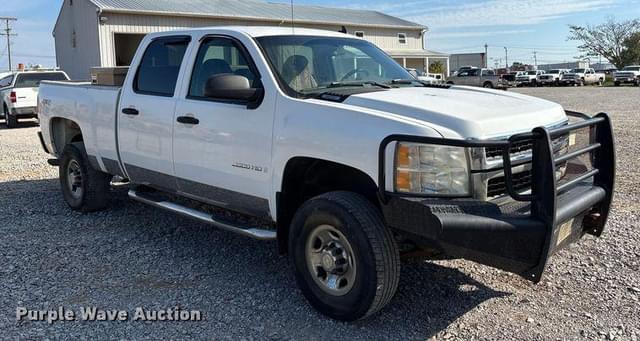 Image of Chevrolet 2500HD equipment image 2