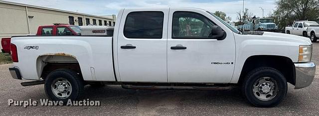 Image of Chevrolet 2500HD equipment image 3