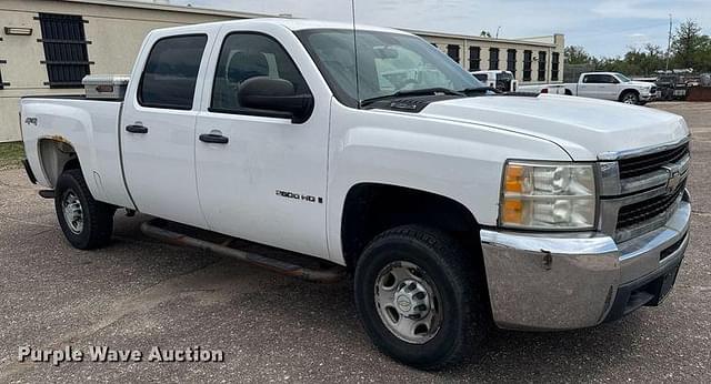 Image of Chevrolet 2500HD equipment image 2