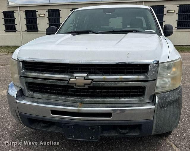 Image of Chevrolet 2500HD equipment image 1