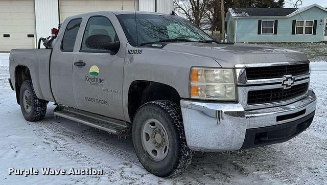 Image of Chevrolet 2500HD equipment image 2