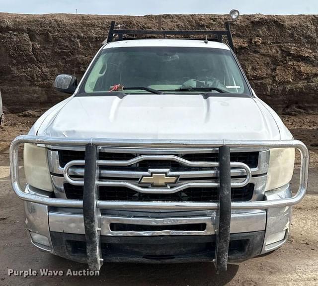 Image of Chevrolet 2500HD equipment image 1
