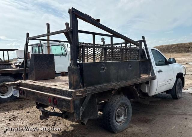 Image of Chevrolet 2500HD equipment image 3
