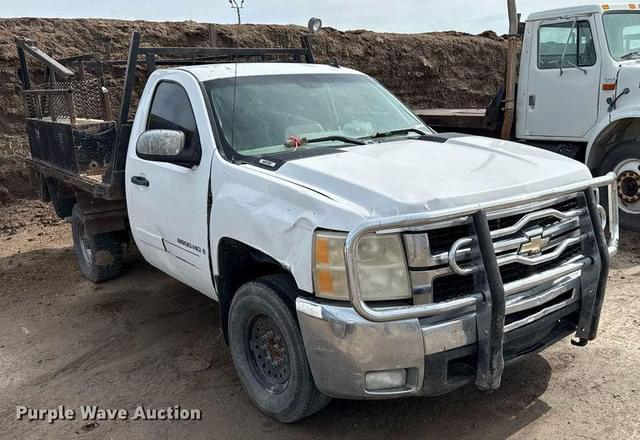Image of Chevrolet 2500HD equipment image 2