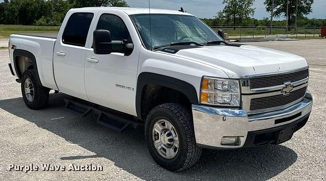 Image of Chevrolet 2500HD equipment image 2