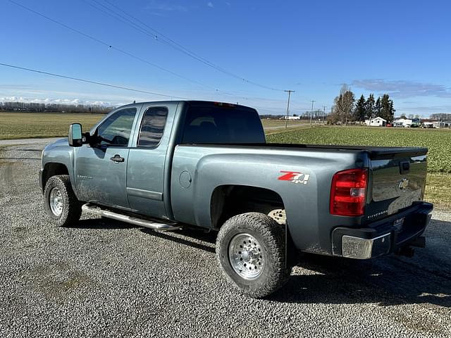 Image of Chevrolet 2500HD equipment image 3