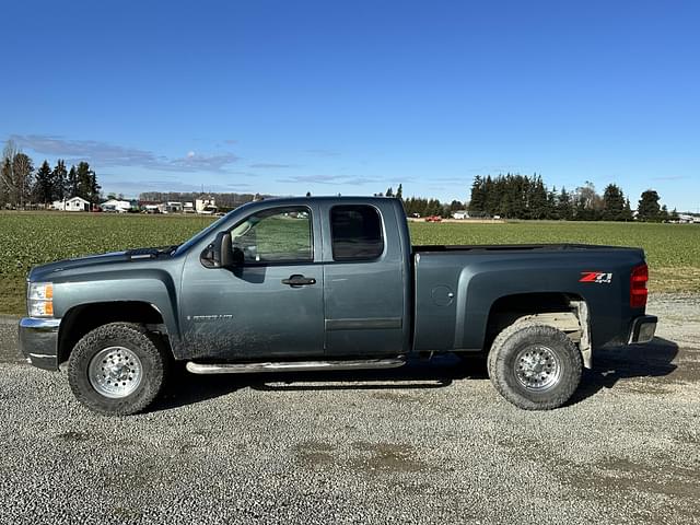 Image of Chevrolet 2500HD equipment image 2