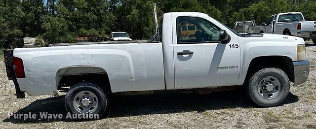 Image of Chevrolet 2500HD equipment image 2