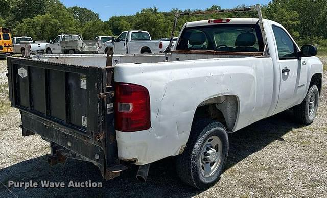 Image of Chevrolet 2500HD equipment image 3