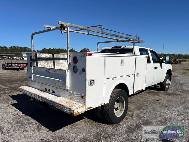 Image of Chevrolet 3500 equipment image 4