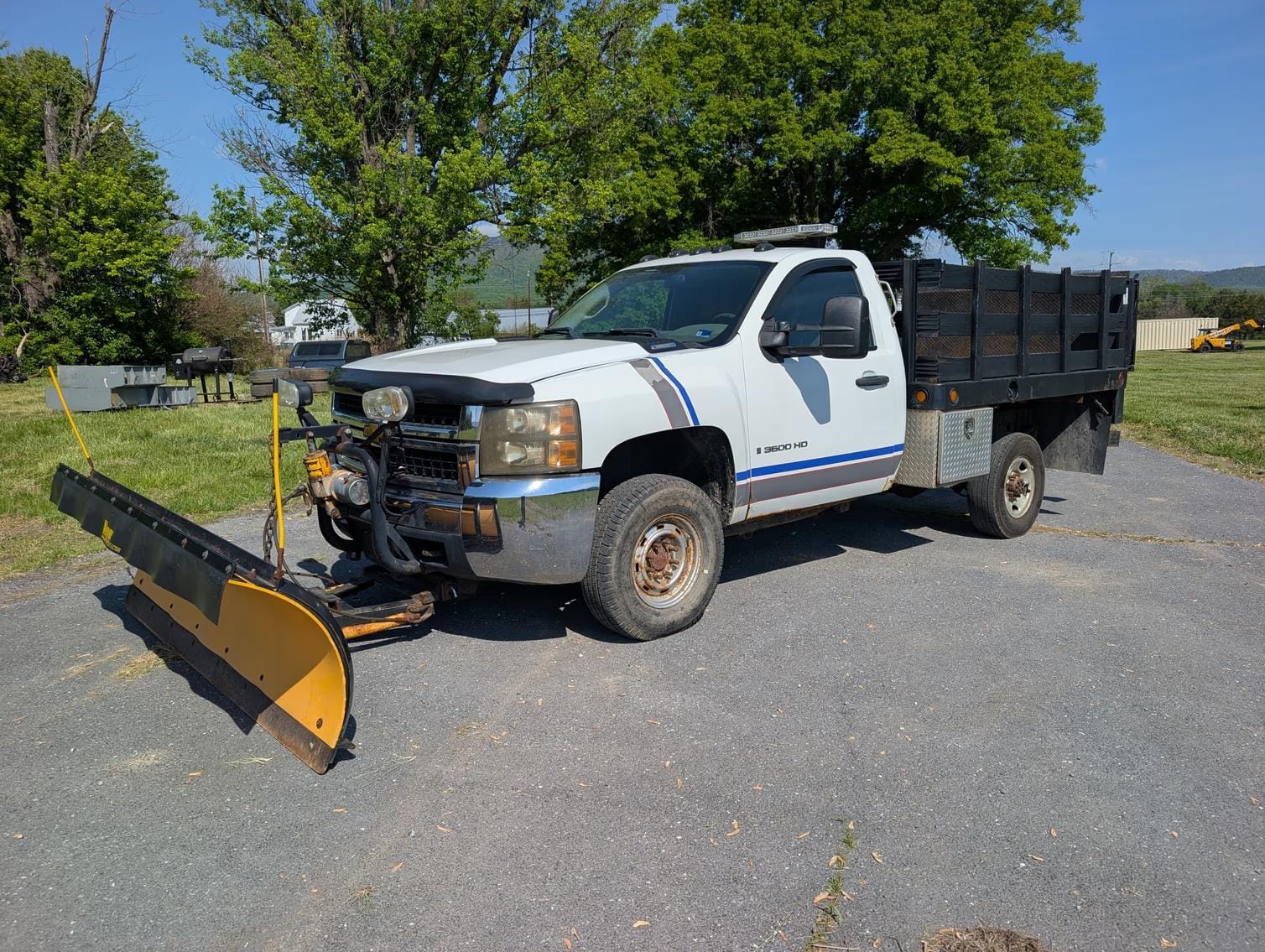 2008 Chevrolet 3500HD Equipment Image0